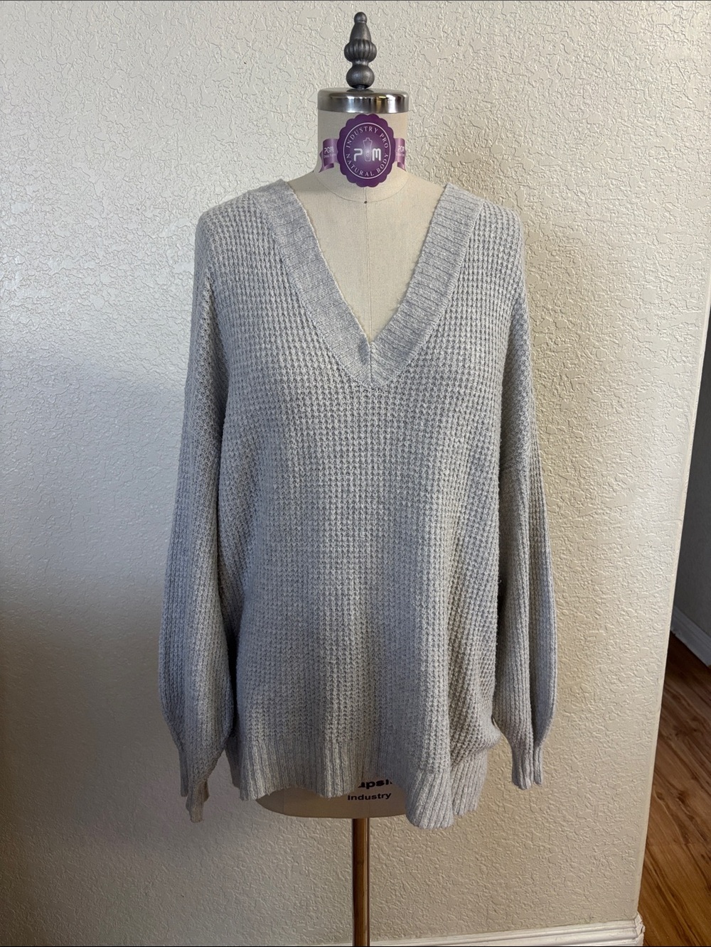 American Eagle Outfitters Light Gray V-Neck Waffle Knit Sweater
